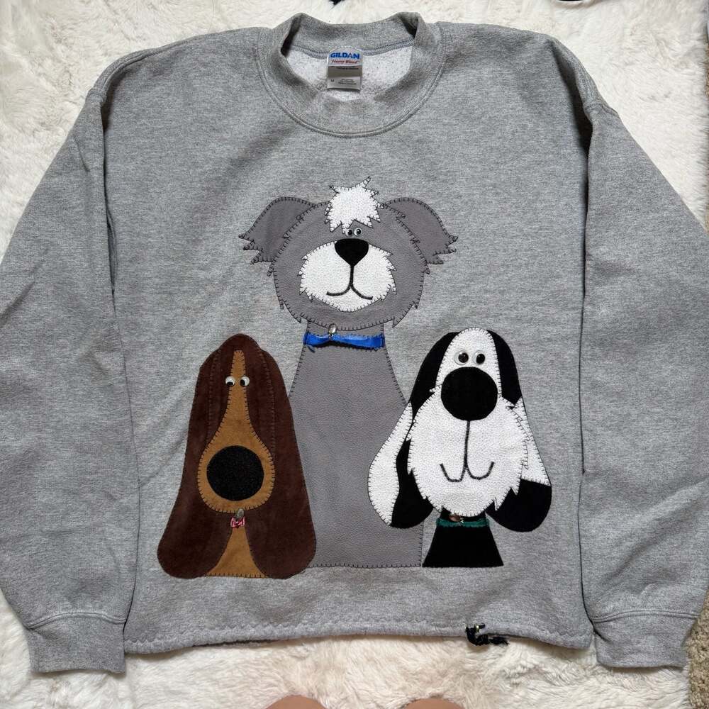 Gildan Heavy Blend Three Dogs Applique Sweatshirt